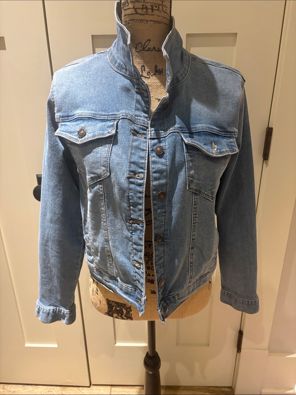 Classic Light Blue Denim Jean Jacket - Casual Trucker Style